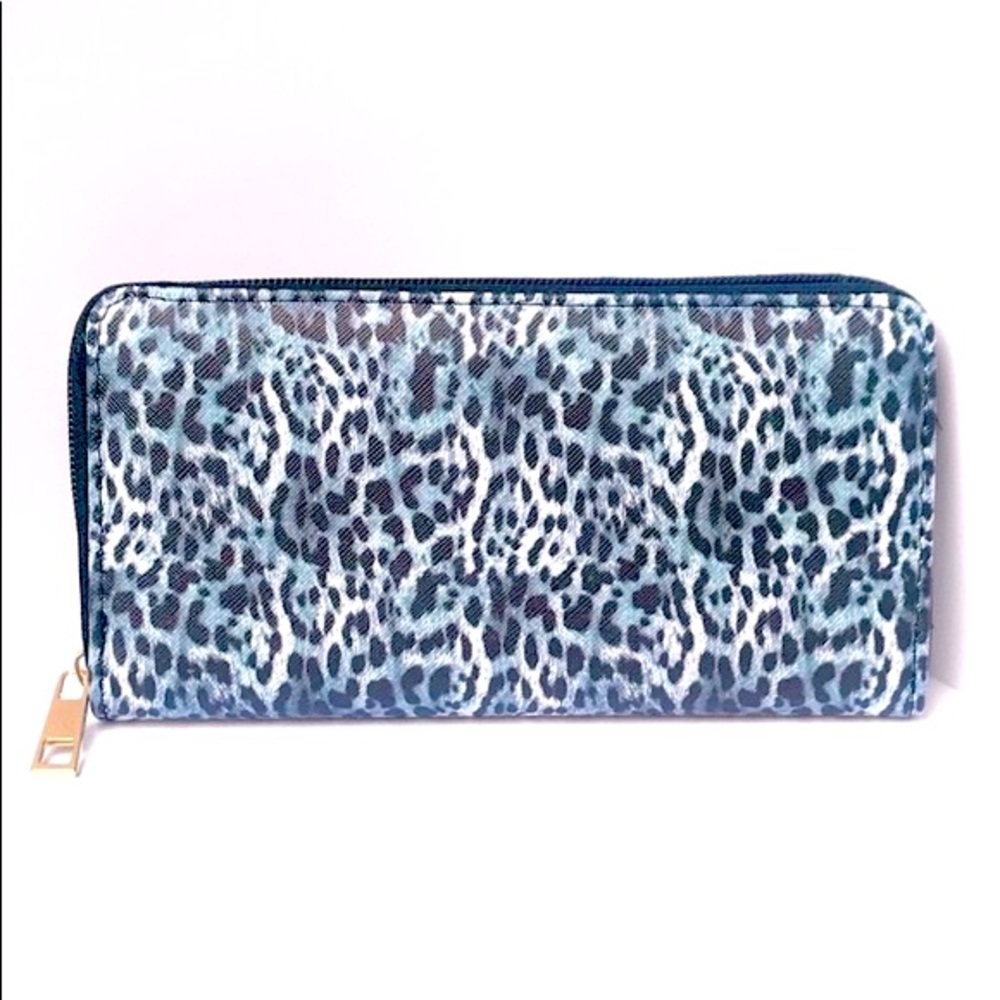 ✌🏼 #2514 Super Cute All Over Animal Print Wallet